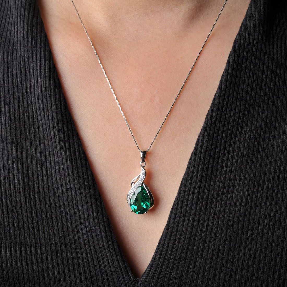 Emerald Enchantment Pendant - Elysian Embrace