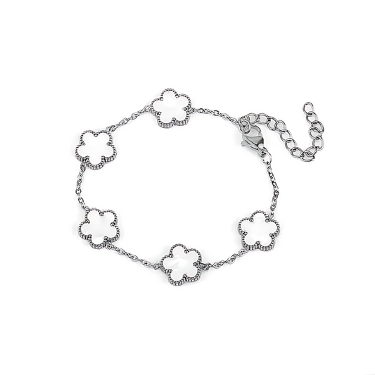 Stainless steel bracelet with clover design, symbolizing luck and elegance, suitable for everyday wear or special occasions.
